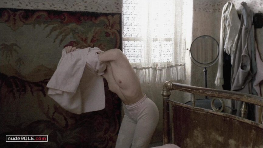 1. Neve nude – 1900 (1976)