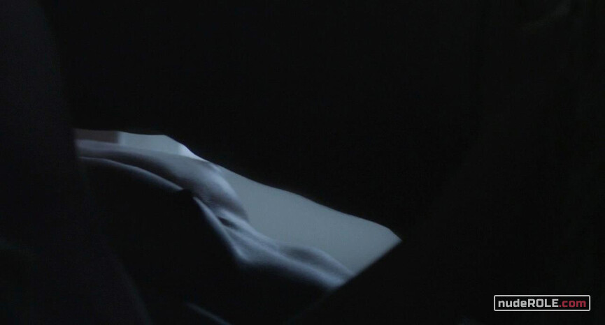 2. Jamie nude, Lori sexy – Apparition (2014)