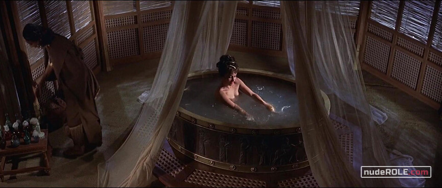 1. Sheba sexy – Solomon and Sheba (1959)
