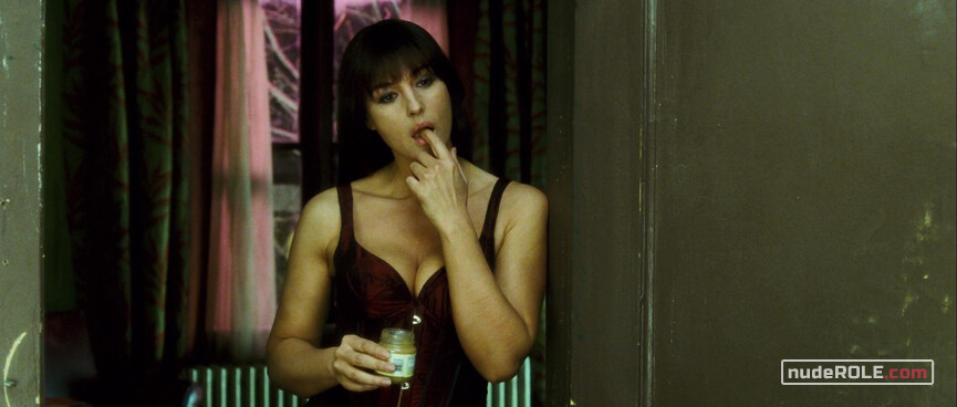 1. Donna Quintano nude – Shoot 'Em Up (2007)