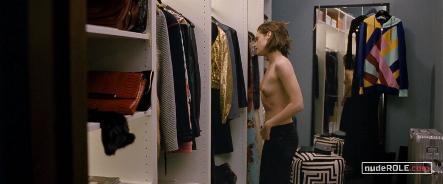 3. Maureen nude – Personal Shopper (2016)