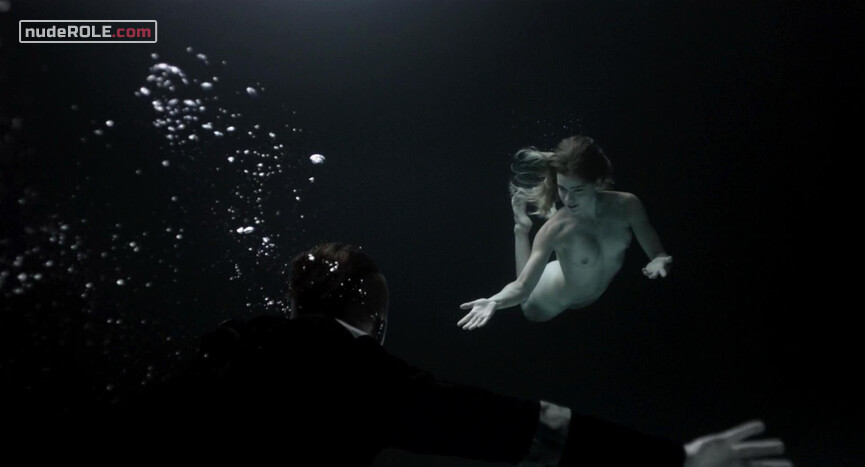 2. Lisa nude – Pressure (2015)