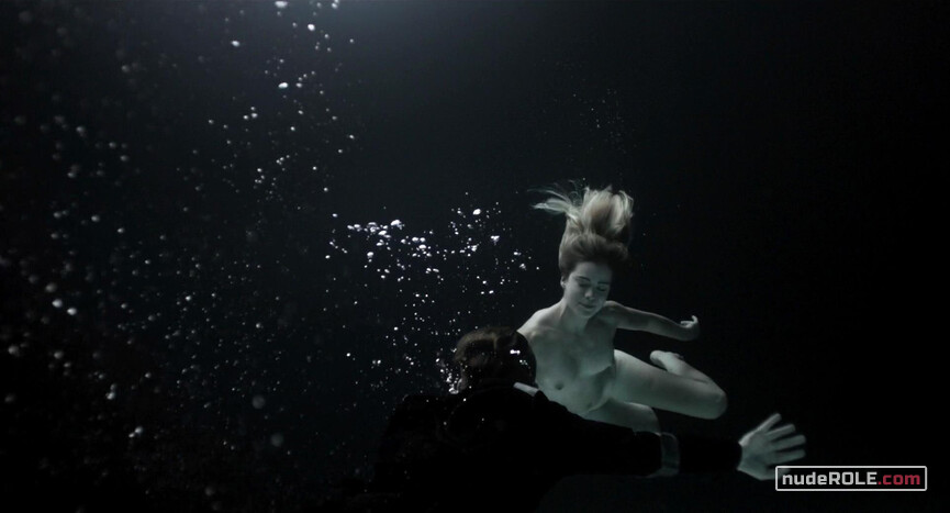 3. Lisa nude – Pressure (2015)
