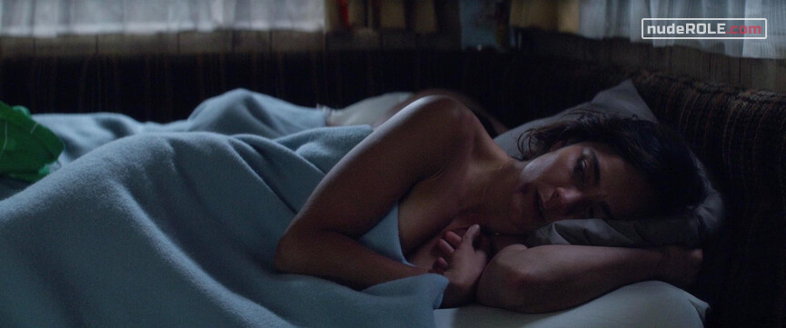 2. Alice Taylor nude, Lucy Webb sexy – Kill Me Three Times (2014)