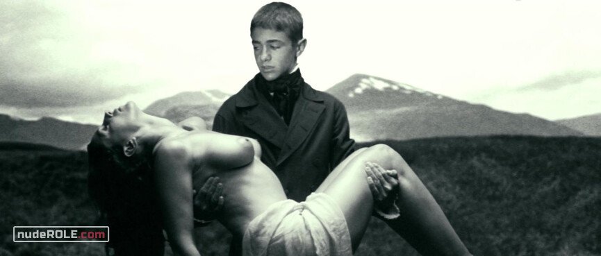 2. Malèna Scordia nude – Malena (2000)