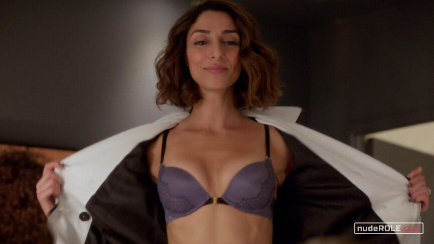 3. Abby McCarthy nude, Delia Banai sexy – Girlfriends' Guide to Divorce s02e12 (2016)