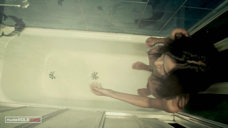 1. María nude – Hierro (2009)