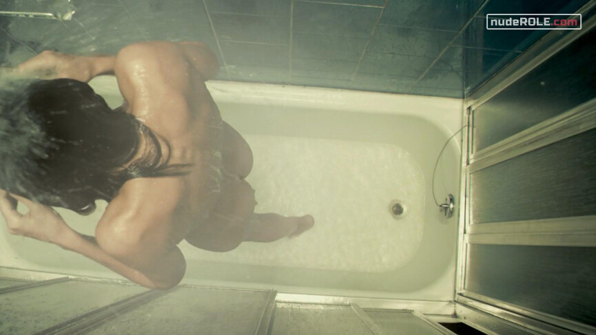 3. María nude – Hierro (2009)