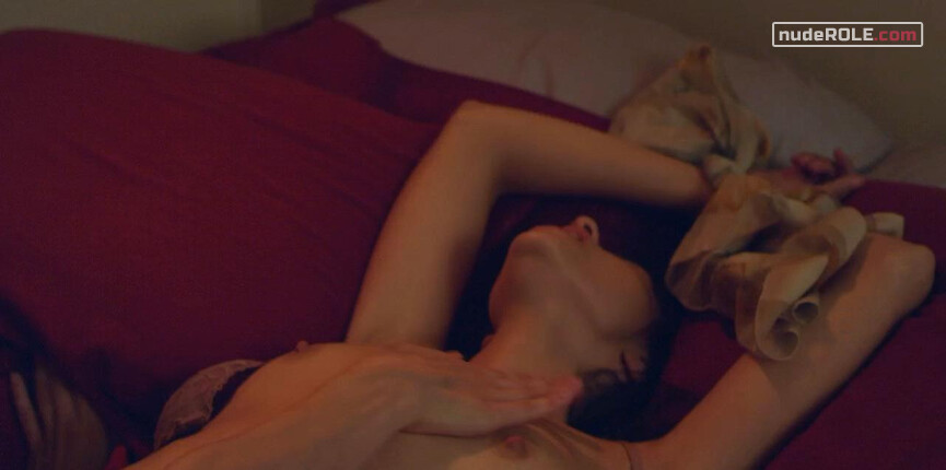1. Mara sexy, Kat nude – Sociopathia (2015)