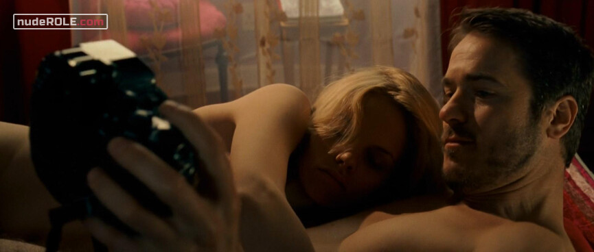 3. Samantha nude – The Bang Bang Club (2010)
