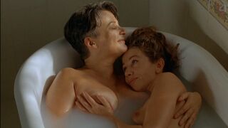 Loli nude, Marijo nude – French Twist (1996)