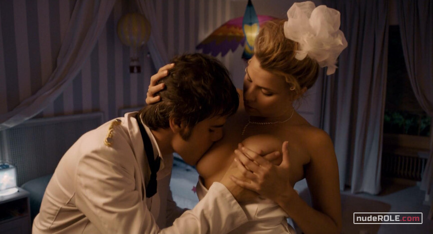 1. Melanie Rocamora nude – Torrente 4: Lethal crisis (2011)