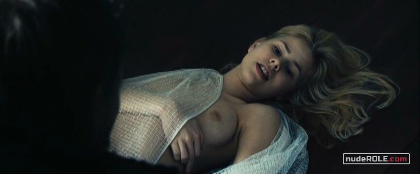 1. Pigen nude – A Caretaker's Tale (2012)
