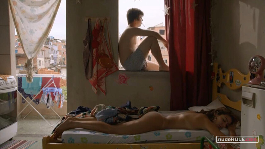 1. Rita nude , Luiza nude – Casa Grande (2015)