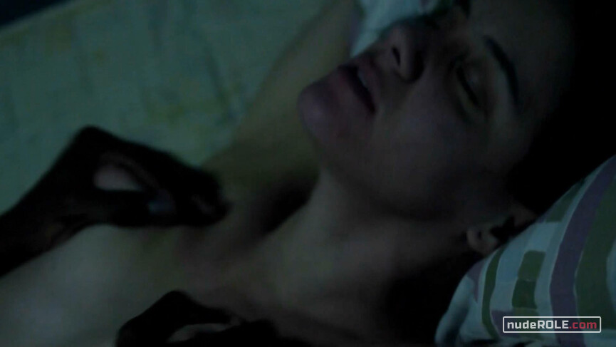 3. Jéssica nude – Entreturnos (2014)