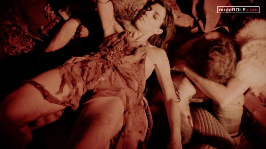 2. Gong nude , Margot nude – The Forbidden Room (2015)