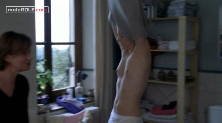 3. Claire nude , Béatrice nude – Everything's Fine, We're Leaving (2000)
