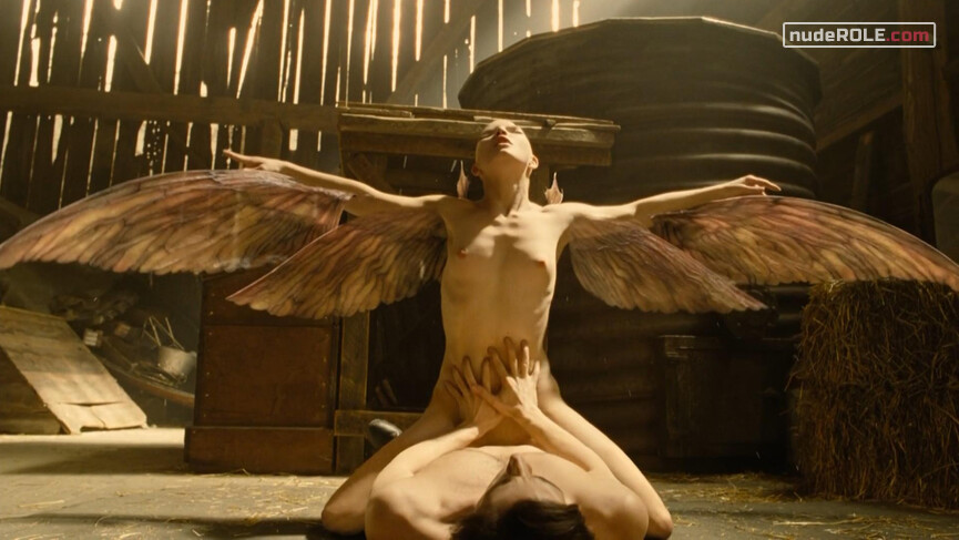 1. Dren nude – Splice (2009)