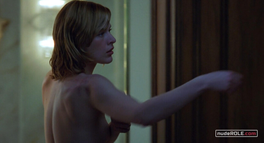 3. Alice nude – Resident Evil (2002)