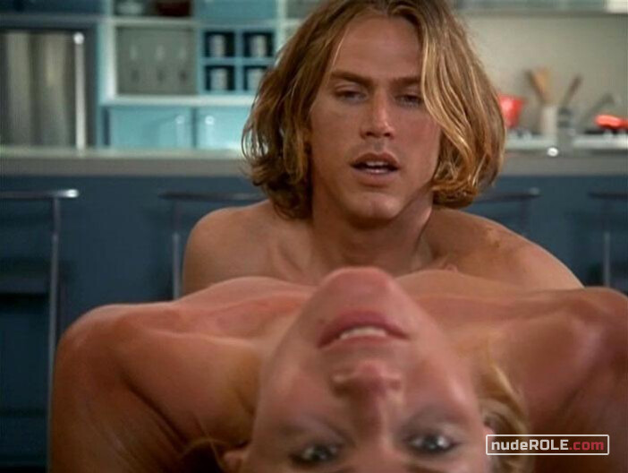 2. Samantha Jones nude – Sex and the City s06e11 (2003)