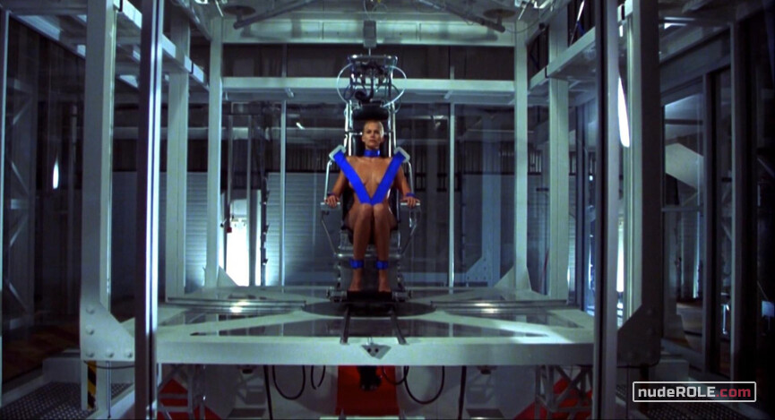 2. Eve nude – Species II (1998)