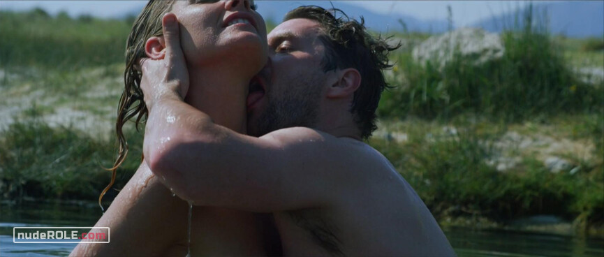 2. Hypnotist nude – The Hypnotist (2013)