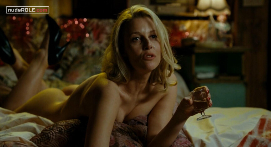 1. Sarah nude – Mesrine: Killer Instinct (2008) #2