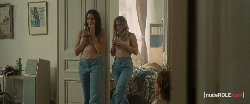 2. Sonja nude , Iris nude – Call Girl (2012)