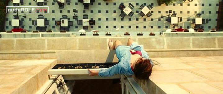 2. Kim sexy – Taken 2 (2012)