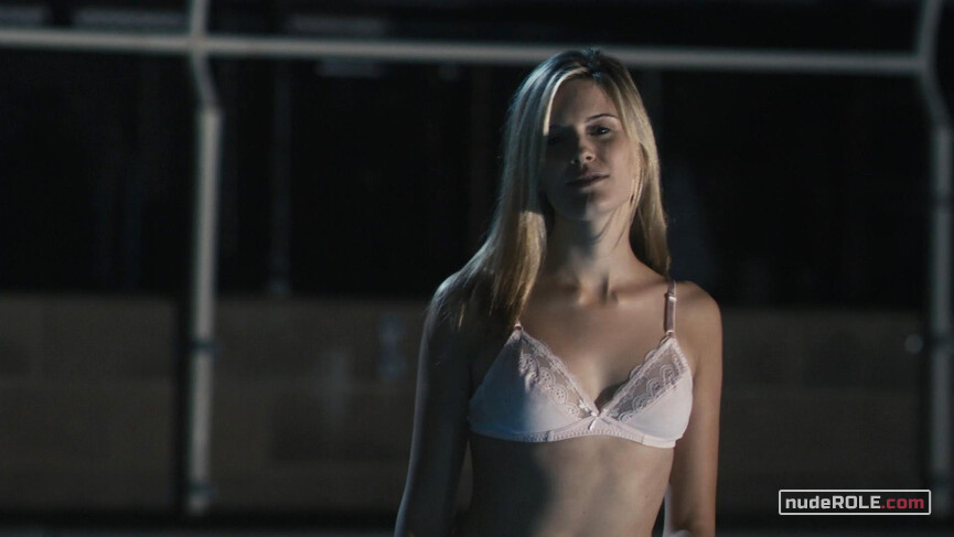1. Sophie Conway sexy – Flying Lessons (2010)