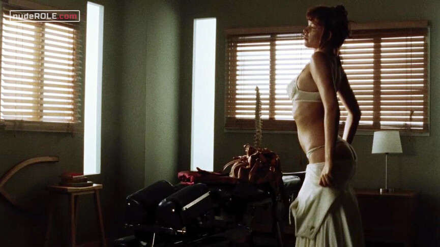 1. The Girl with a Scar - Laura sexy – 30 Beats (2012)