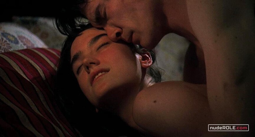 3. Sarah Williams nude – Waking the Dead (2000)