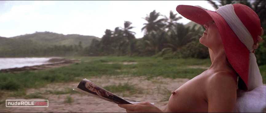3. Catherine Banning nude – The Thomas Crown Affair (1999)