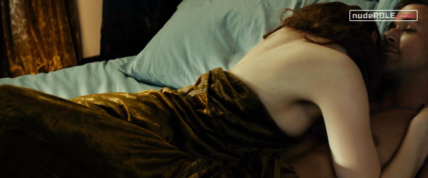 1. Grace Faraday sexy – Gangster Squad (2013)