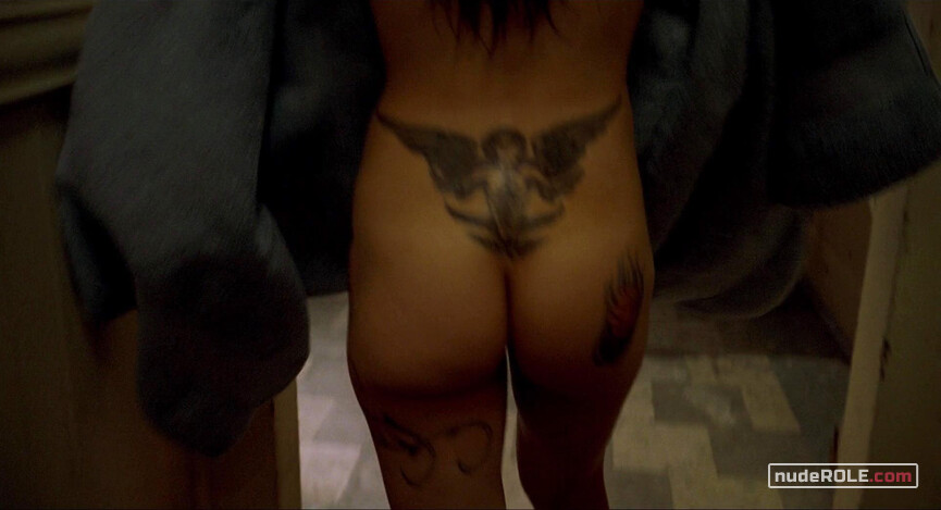 1. Lisa nude , Lola nude – Bullet to the Head (2012)