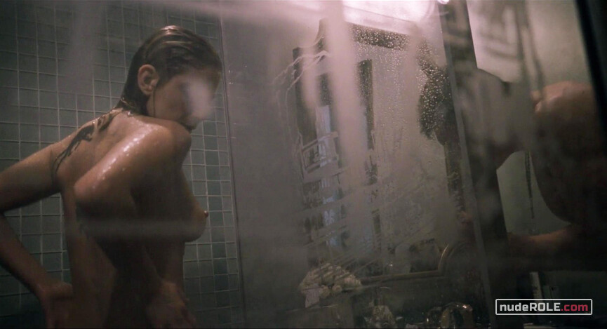 2. Lisa nude , Lola nude – Bullet to the Head (2012)