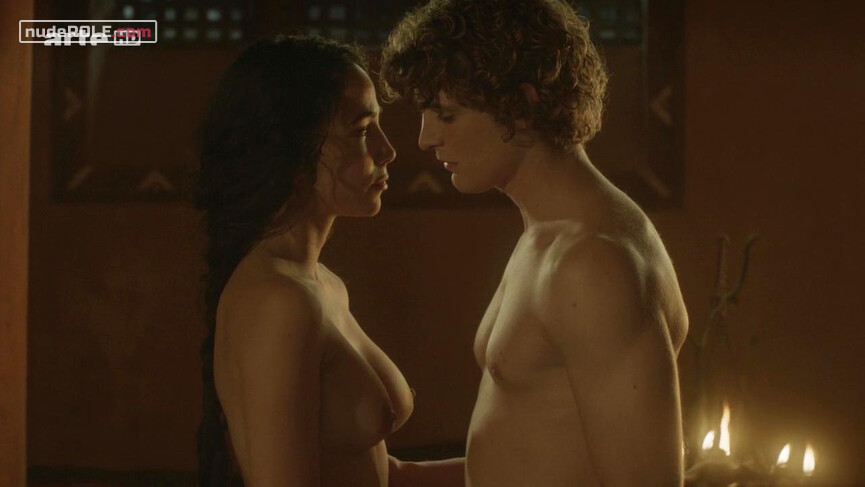 2. Cléa nude – Odysseus s01e02-03 (2013)