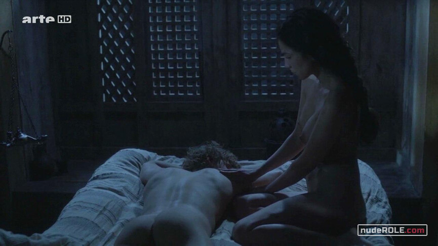 1. Cléa nude – Odysseus s01e04-06 (2013)