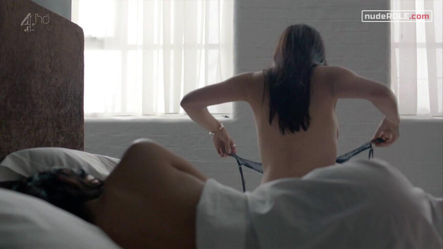 3. Kate nude, Erica sexy – Dates s01e04 (2013)