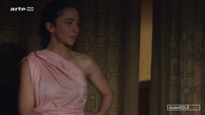 2. Cléa nude – Odysseus s01e07-08 (2013)