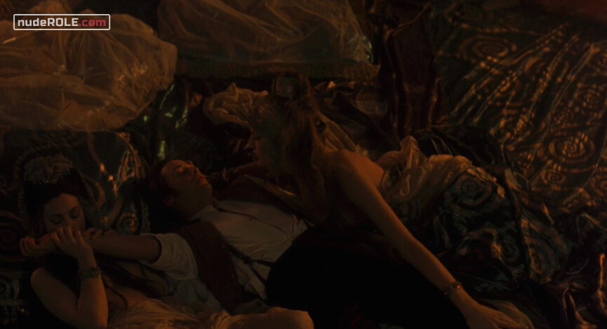 3. Dracula's Bride nude – Bram Stoker's Dracula (1992)