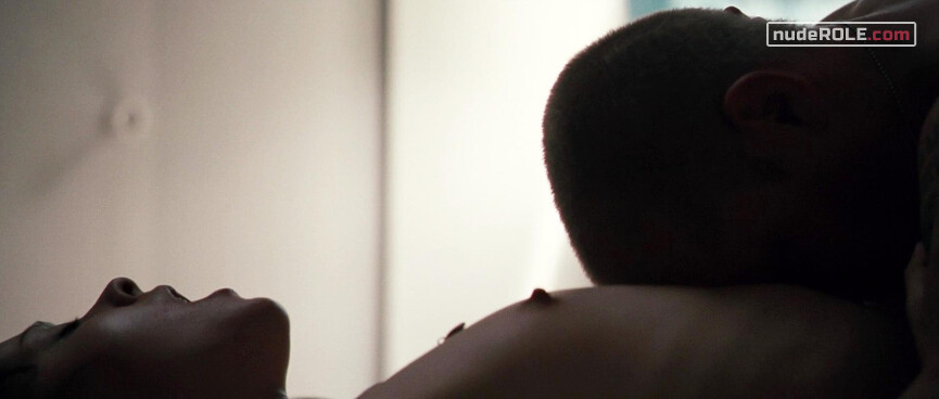 2. Kelly nude , Emily nude – The Messenger (2009)