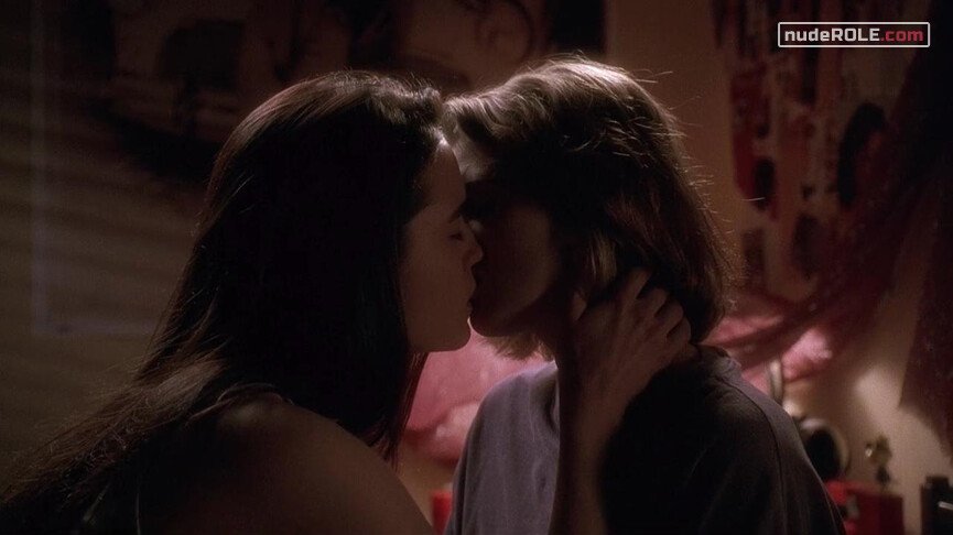 2. Taryn sexy, Kristen Connor sexy – Higher Learning (1995)