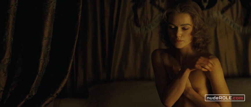 1. Georgiana nude, Bess Foster sexy – The Duchess (2008)