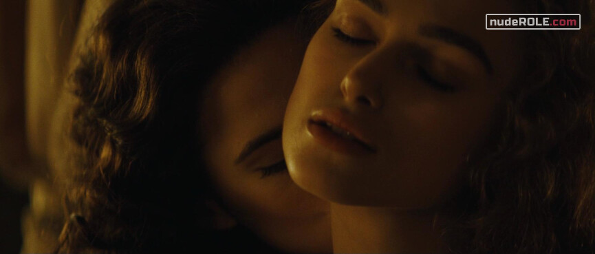 3. Georgiana nude, Bess Foster sexy – The Duchess (2008)