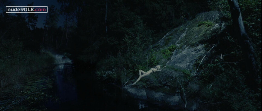 2. Justine nude – Melancholia (2011)