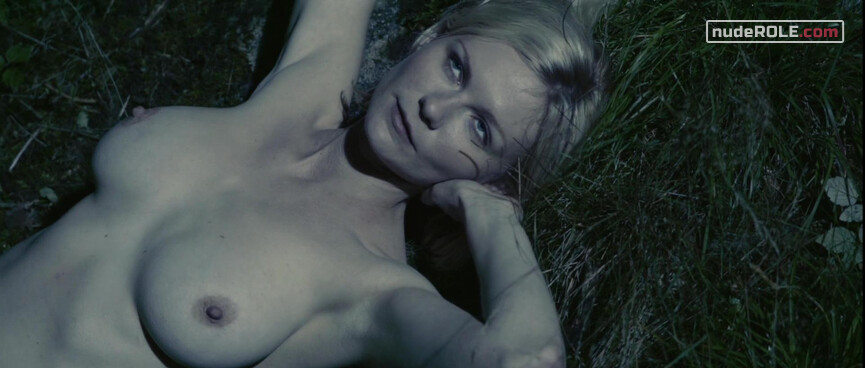 3. Justine nude – Melancholia (2011)
