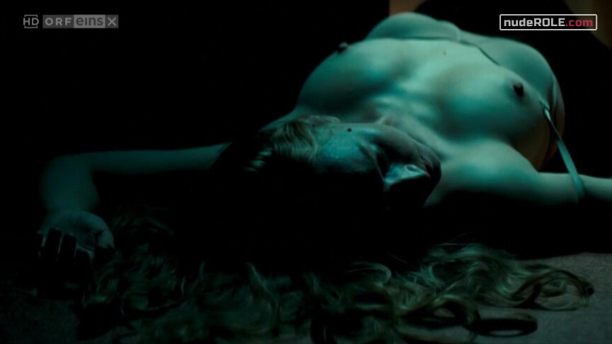 2. Hannah Schreiber nude – Silent Resident (2007)