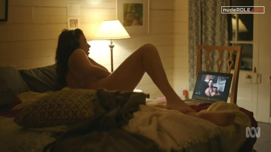 1. Kitty Ballantyne nude, Anna Ivin nude – The Beautiful Lie s01e01-04 (2015)