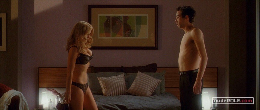 2. Molly sexy – She's Out of My League (2010)